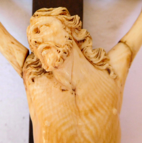 Christ In Ivory, 18th Century Bed Bottom Crucifix - Carved Wood & Fine Gold Gilding