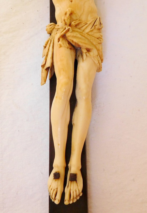 Christ In Ivory, 18th Century Bed Bottom Crucifix - Carved Wood & Fine Gold Gilding