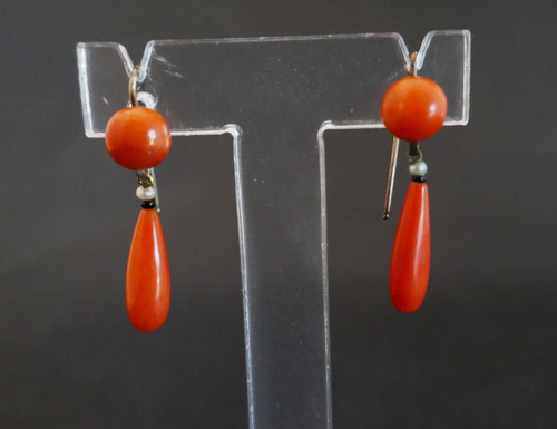 Pendants d'Oreilles Corail ancien.