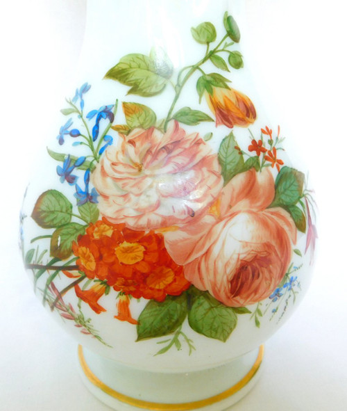 Baccarat, Paire De Vases En Opaline Peints à La Main De Bouquets De Fleurs Polychrome & Or 1840