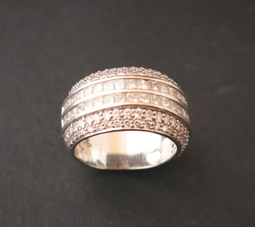 Jonc Diamonds ring, 18-carat white gold.