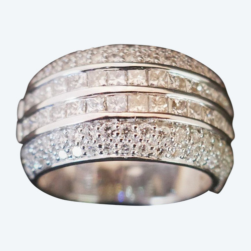 Jonc Diamonds ring, 18-carat white gold.