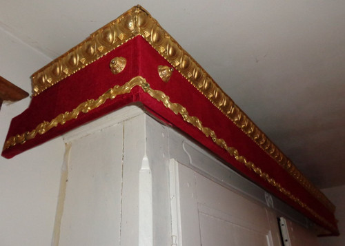 Coppia di mantovane in stile Luigi XVI, c. Napoleone III, Velluto Rosso, Ottone sbalzato
