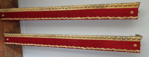 Coppia di mantovane in stile Luigi XVI, c. Napoleone III, Velluto Rosso, Ottone sbalzato