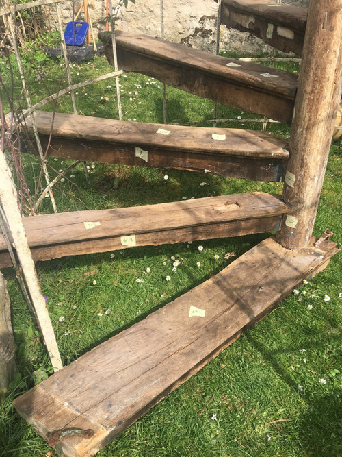 Spiral staircase XV- XVI th century In Oak