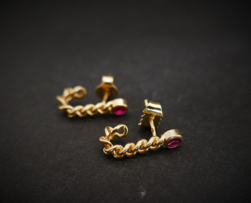 Boucles d'Oreilles Rubis, Or Jaune 18 Carats.