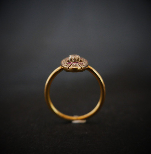 Bague Art Déco Diamants Et Rubis Calibrés, Or 2 Tons 18 Carats.