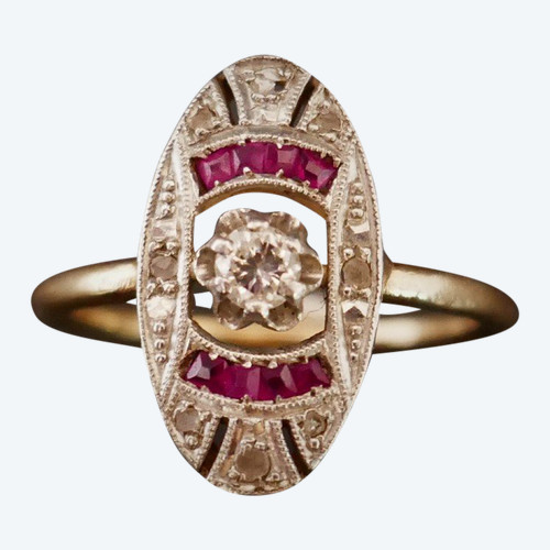 Bague Art Déco Diamants Et Rubis Calibrés, Or 2 Tons 18 Carats.