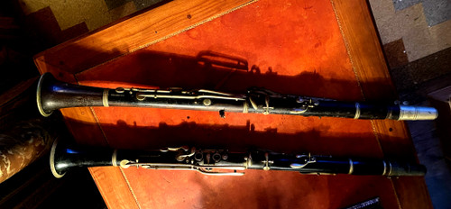  Bellissima coppia di clarinetti di fine '800 in palissandro scuro e bronzo nichelato di buona qualità