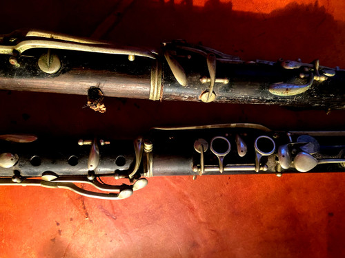  Bellissima coppia di clarinetti di fine '800 in palissandro scuro e bronzo nichelato di buona qualità