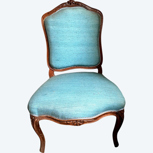 Siège chauffeuse d'époque Louis XV en noyer teinté patiné de pur style ornementée et mouvementée tissus bleu