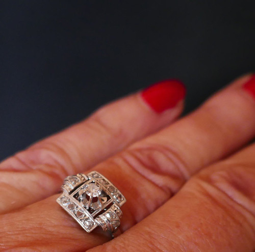 Art-Deco-Ring aus Diamant, Gold und Platin.