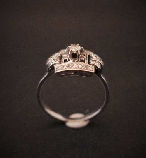 Art-Deco-Ring aus Diamant, Gold und Platin.