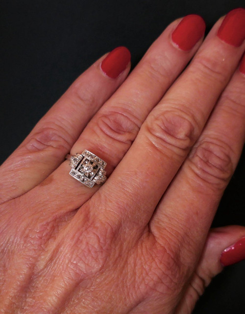 Art-Deco-Ring aus Diamant, Gold und Platin.