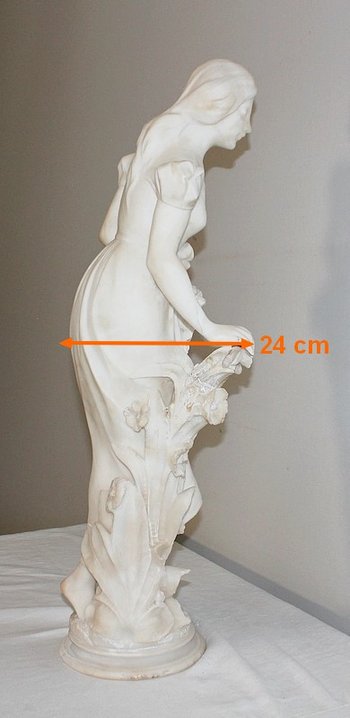 Grande Scultura in Alabastro "Ragazza con cesto di fiori" - 1900