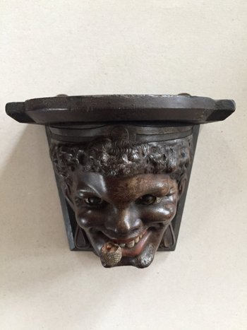 Piccola console Napoleone 3. Testa di uomo nero. XIX.