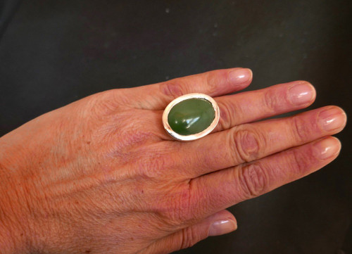 Importante Anello Cabochon in Giada