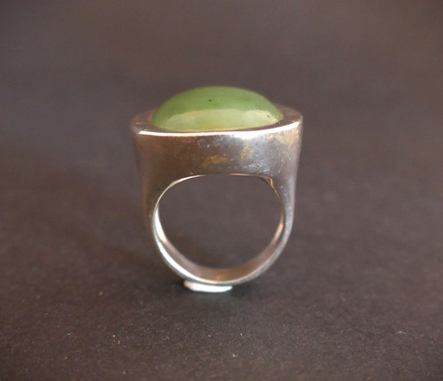 Importante Anello Cabochon in Giada