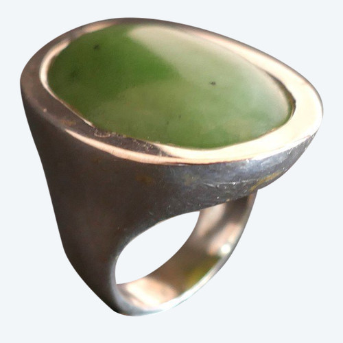 Importante Anello Cabochon in Giada