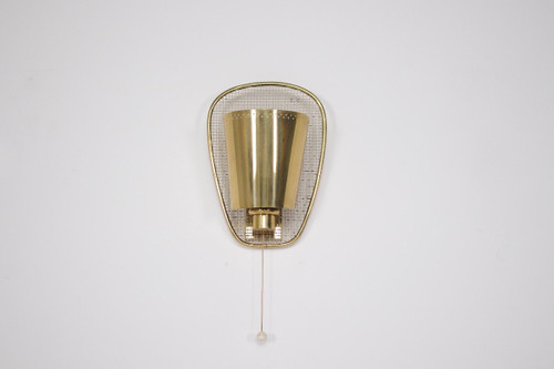 Wandleuchte aus perforiertem Messing im Jacques Biny-Stil.