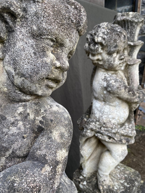 Putti (coppia) Su Base In Pietra Ricostituita XX Secolo