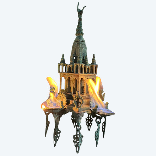Lampada ad olio in bronzo Tempio Krishna Mandir