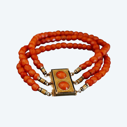 Antique Faceted Coral Bracelet, Cabochon Clasp, 18k Gold.