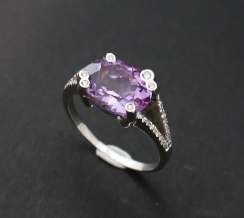 Anello Con Ametista E Diamanti, Oro Bianco 18 Carati.