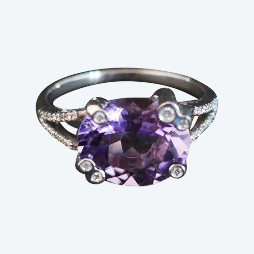 Anello Con Ametista E Diamanti, Oro Bianco 18 Carati.
