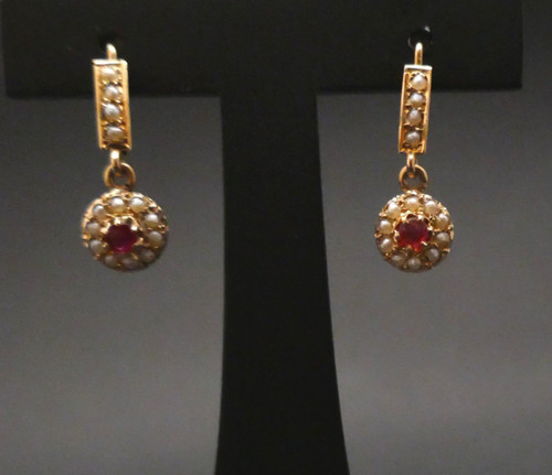 Dormeuses Perles Et Pierre Rouge, Or 18 Carats.