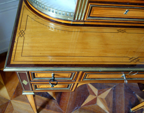 Louis XVI period Dame Dit Bonheur Du Jour desk, Lemonwood and Amaranth