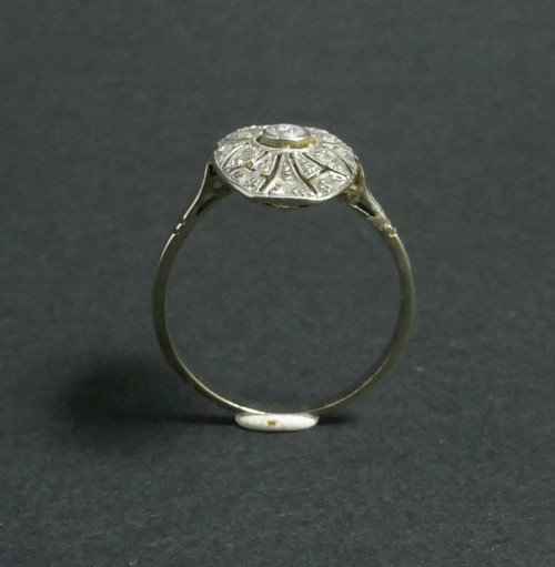 Anello con diamante, oro bianco 18 carati.