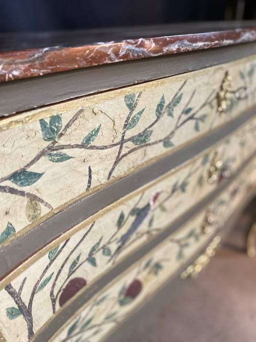 Comò splendidamente decorato con foglie e uccelli, fine del XIX secolo con marmo