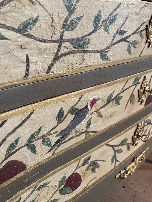 Comò splendidamente decorato con foglie e uccelli, fine del XIX secolo con marmo