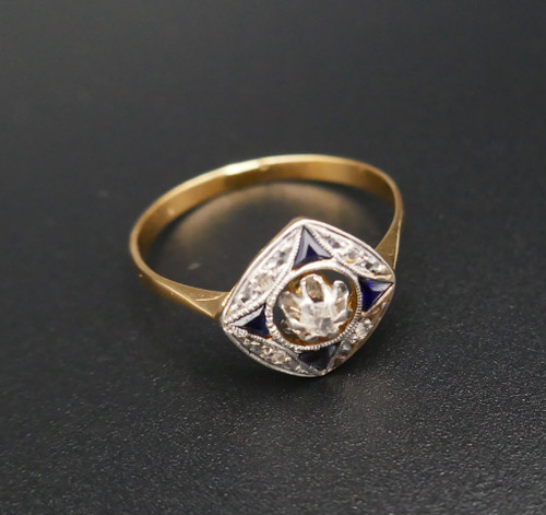 Anello Art Déco con diamanti e zaffiri.