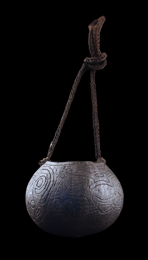 Noix de coco ciselée, coupe rituelle, art tribal, Océanie, art océanien, arts premiers, objet rituel