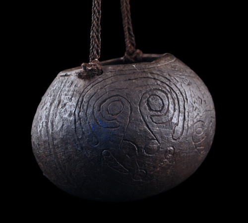 Noix de coco ciselée, coupe rituelle, art tribal, Océanie, art océanien, arts premiers, objet rituel