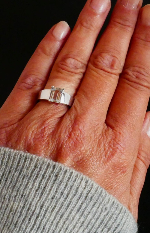 Bague Sertie d'Une Aigue Marine, Or Blanc 18 Carats.