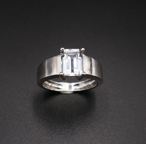 Bague Sertie d'Une Aigue Marine, Or Blanc 18 Carats.