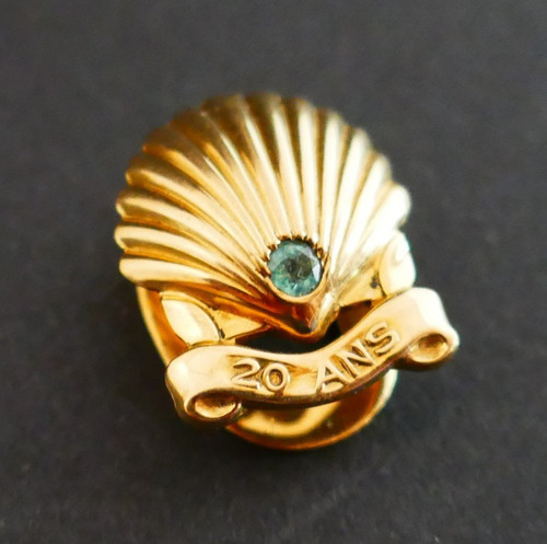 Cartier Boutonniere Scallop Shell 18 Karat Gold und Smaragd.