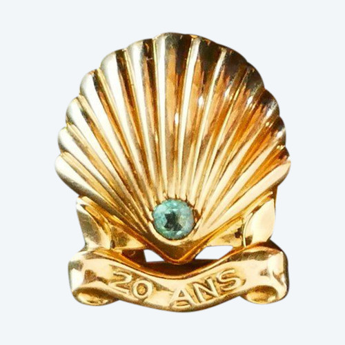 Cartier Boutonniere Scallop Shell 18 Karat Gold und Smaragd.