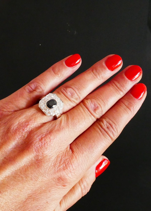 Bague Saphir Et Diamants, monture or blanc 18 carats.