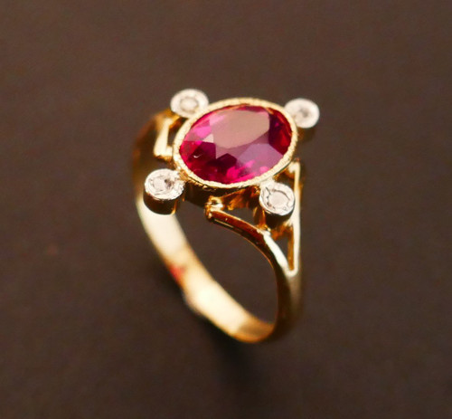 Art Nouveau Red Stone And Diamond Ring, 18 Carat Yellow Gold.