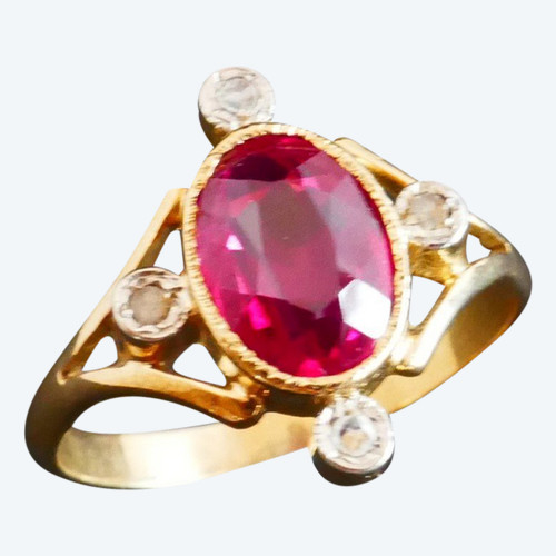 Bague Art Nouveau Pierre Rouge Et Diamants, Or Jaune 18 Carats.