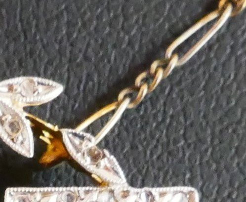 Collier Pendentif Art Déco émeraudes calibrées et diamants.