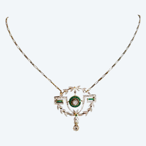 Collier Pendentif Art Déco émeraudes calibrées et diamants.