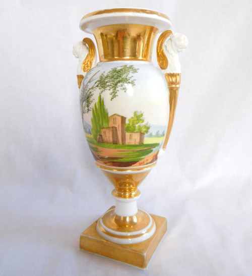 Empire Vase aus Pariser Porzellan mit Büsten Büsten von geflügelten Löwen - Italienische Landschaften 22cm
