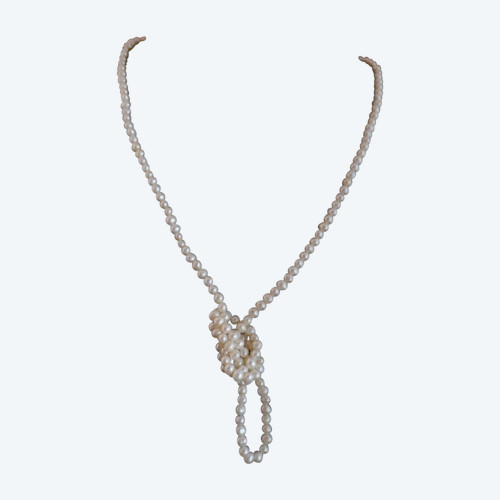 Collana lunga di perle coltivate, chiusura in oro 18 carati.
