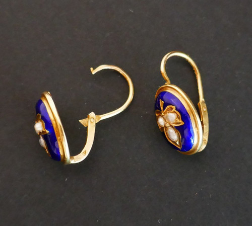 Dormeuses Anciennes émail Et Perles, Or 18 Carats.
