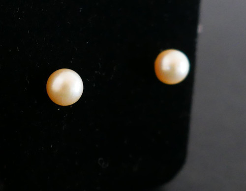 Coppia di orecchini di perle coltivate, 5,50 mm.
